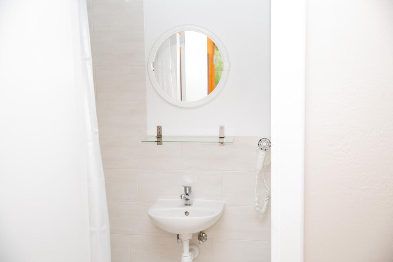 Melynojo Karpio Barza Hotel Kinty Buitenkant foto